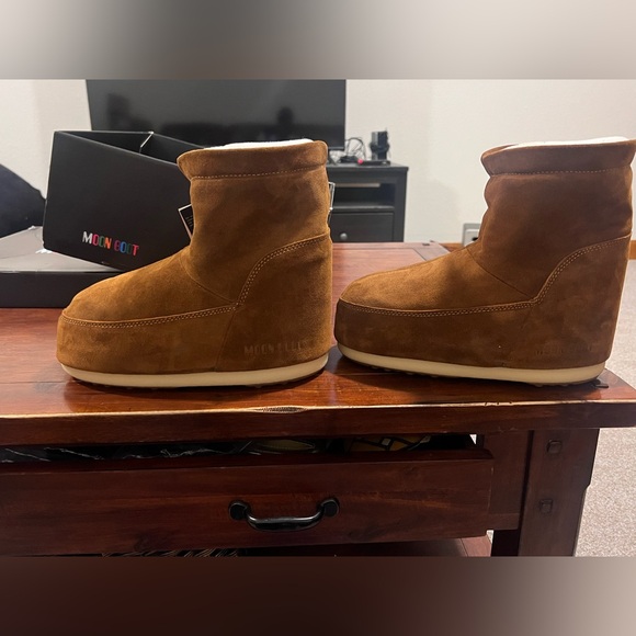 NWT/NWB Moon Boot Icon Low Nolace Suede boot in cognac brown - Picture 6 of 10